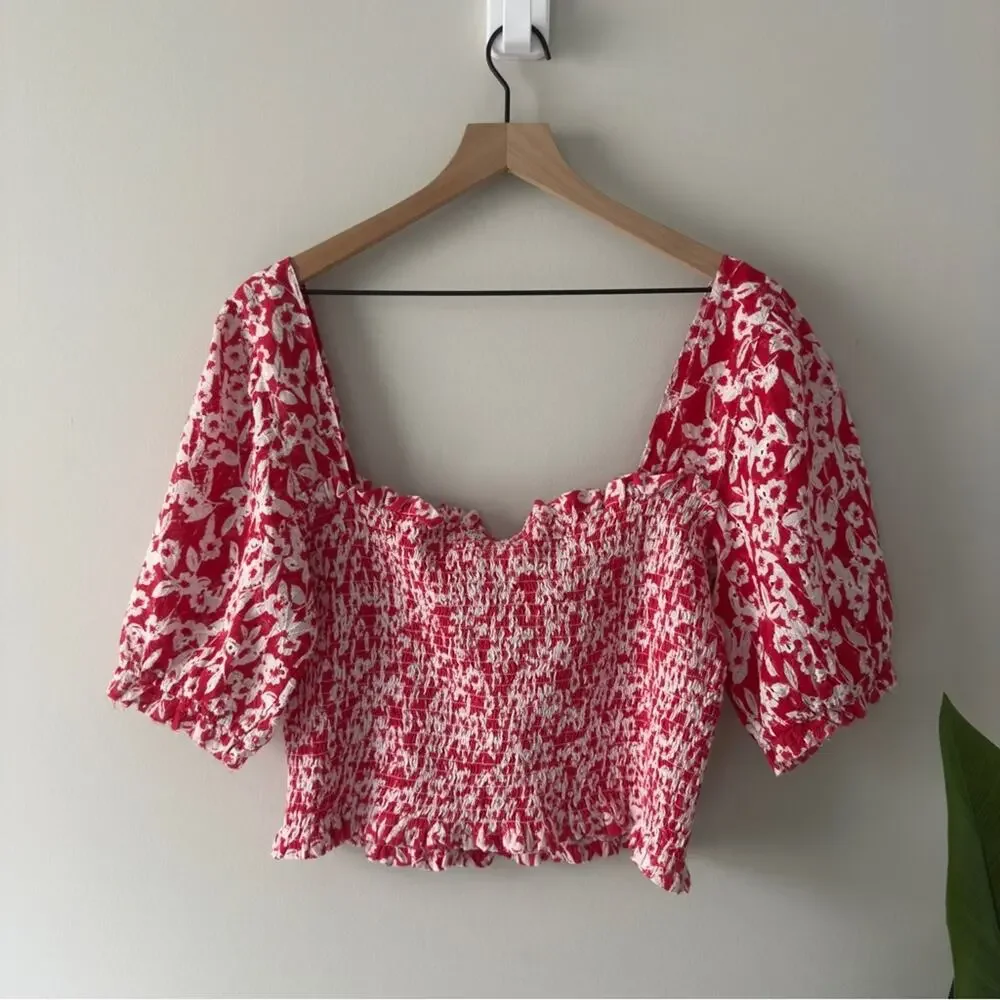 Anthropologie Red White Eyelet Puff Sleeve Smocked Cropped Top stretch floral L
